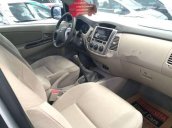 Cần bán lại xe Toyota Innova E năm sản xuất 2014, màu bạc số sàn, giá tốt