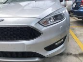 Bán Ford Focus đời 2018, màu bạc, 735tr