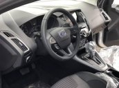 Bán Ford Focus đời 2018, màu bạc, 735tr