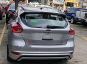 Bán Ford Focus đời 2018, màu bạc, 735tr