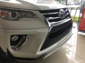 Bán Toyota Fortuner 2.7V 4x2 đời 2019, màu trắng, xe nhập