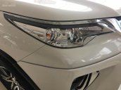 Bán Toyota Fortuner 2.7V 4x2 đời 2019, màu trắng, xe nhập