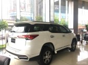 Bán Toyota Fortuner 2.7V 4x2 đời 2019, màu trắng, xe nhập