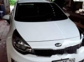 Gia đình bán xe Kia Rio đời 2016, màu trắng 