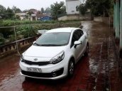 Gia đình bán xe Kia Rio đời 2016, màu trắng 