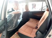 Cần bán xe Toyota Innova năm 2018, màu trắng