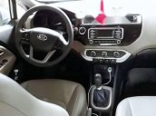 Gia đình bán xe Kia Rio đời 2016, màu trắng 