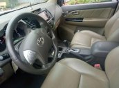 Bán xe Toyota Fortuner đời 2014, màu trắng số tự động