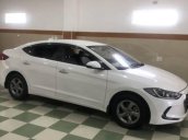 Gia đình bán Hyundai Elantra đời 2017, màu trắng, giá 525tr