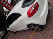 Bán chiếc Kia Rio Hatchback 5 cửa, màu trắng, đăng ký lần đầu 04/2013