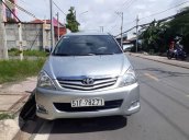 Cần bán lại xe Toyota Innova G sản xuất 2010, màu bạc chính chủ