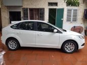 Cần bán Ford Focus năm sản xuất 2010, màu trắng  