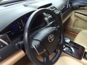 Cần bán lại xe Toyota Camry đời 2015, màu bạc, giá 840tr