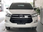 Cần bán Toyota Innova 2.0E đời 2018, màu trắng