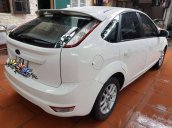 Cần bán Ford Focus năm sản xuất 2010, màu trắng  