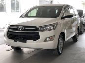 Cần bán Toyota Innova 2.0E đời 2018, màu trắng