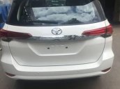 Bán xe Toyota Fortuner sản xuất 2018, màu trắng, giá tốt
