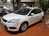 Cần bán Ford Focus năm sản xuất 2010, màu trắng  