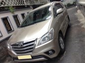 Cần bán xe Toyota Innova 2.0G AT 2014 màu vàng cát, odo 56.000 km