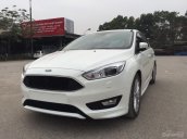 Khuyến mại hơn 50 triệu tiền mặt, tặng gói phụ kiện và giao ngay Ford Focus 5D Sport màu trắng 2018