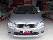 Bán xe Innova đời 2012 màu bạc