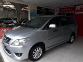 Bán xe Innova đời 2012 màu bạc