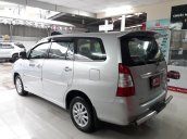 Bán xe Innova đời 2012 màu bạc