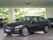 Bán Mercedes-Benz C200 màu đen/kem 2018, ưu đãi 10% giá xe