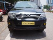 Cần bán Toyota Fortuner V AT sản xuất năm 2013, màu đen chính chủ