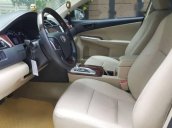 Cần bán gấp Toyota Camry sản xuất năm 2016, màu vàng còn mới giá cạnh tranh