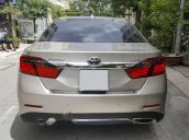 Cần bán gấp Toyota Camry sản xuất năm 2016, màu vàng còn mới giá cạnh tranh