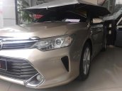 Cần bán lại xe Toyota Camry 2.5Q đời 2015, màu vàng