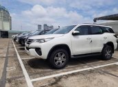 Bán xe Toyota Fortuner năm sản xuất 2018, số sàn, giao ngay trong ngày