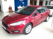 Bán Ford Focus Trend màu đỏ 4 cửa có xe giao ngay, tặng combo tùy chọn: Dán Film 3M-Ghế da-BHVC