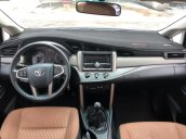 Cần bán xe Toyota Innova năm 2017, màu bạc