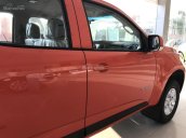 Bán Chevrolet Colorado đời 2018, màu cam, 2 cầu, AT, đầy đủ, KM 30 triệu, hỗ trợ lăn bánh. Vay 90% giá xe