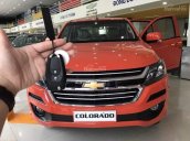 Bán Chevrolet Colorado đời 2018, màu cam, 2 cầu, AT, đầy đủ, KM 30 triệu, hỗ trợ lăn bánh. Vay 90% giá xe