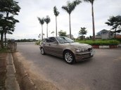 Gia đình cần bán BMW 318i, sản xuất 2004, màu xám, xe nhà giữ kỹ, còn khá đẹp