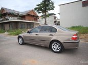 Gia đình cần bán BMW 318i, sản xuất 2004, màu xám, xe nhà giữ kỹ, còn khá đẹp