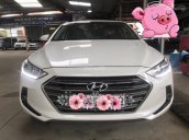 Bán xe Hyundai Elantra đời 2016, màu trắng