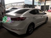 Bán xe Hyundai Elantra đời 2016, màu trắng