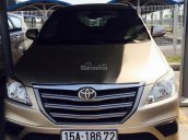 Bán xe cũ Toyota Innova 2.0E đời 2015, màu vàng