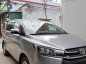 Bán ô tô Toyota Innova 2018 2.0E, màu bạc, số sàn