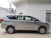 Bán ô tô Toyota Innova 2018 2.0E, màu bạc, số sàn