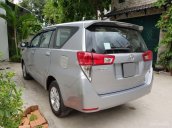 Bán ô tô Toyota Innova 2018 2.0E, màu bạc, số sàn