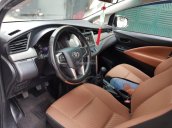 Bán ô tô Toyota Innova 2018 2.0E, màu bạc, số sàn