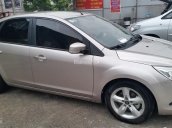 Cần tiền bán gấp xe Focus 2009 AT, Hatbach, màu bạc gia đình sử dụng