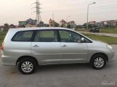 Bán xe Toyota Innova 2011, màu bạc
