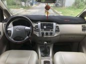 Gia đình bán Toyota Innova 2.0 E sản xuất 2016, màu bạc