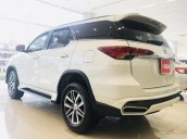 Bán ô tô Toyota Fortuner V 4X4AT 2017, màu trắng